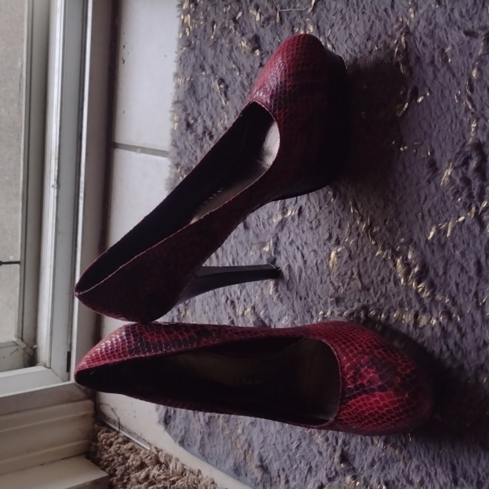 Women's shoes